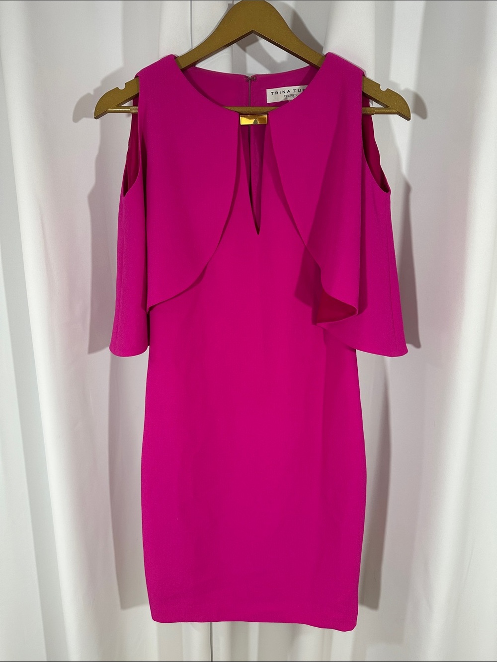 Trina Turk Hot Pink Cold Shoulder Sheath Dress Size 0 Cape Sleeve Cocktail